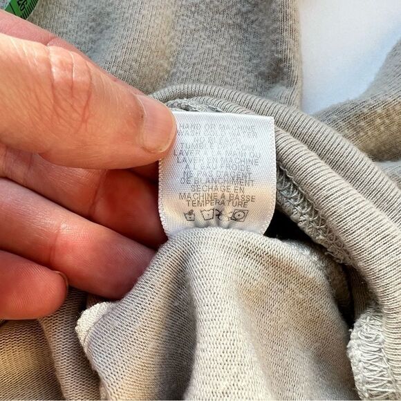 Wildfox Grey Baggy Beach Sweater Size Small NWT - Picture 7 of 7